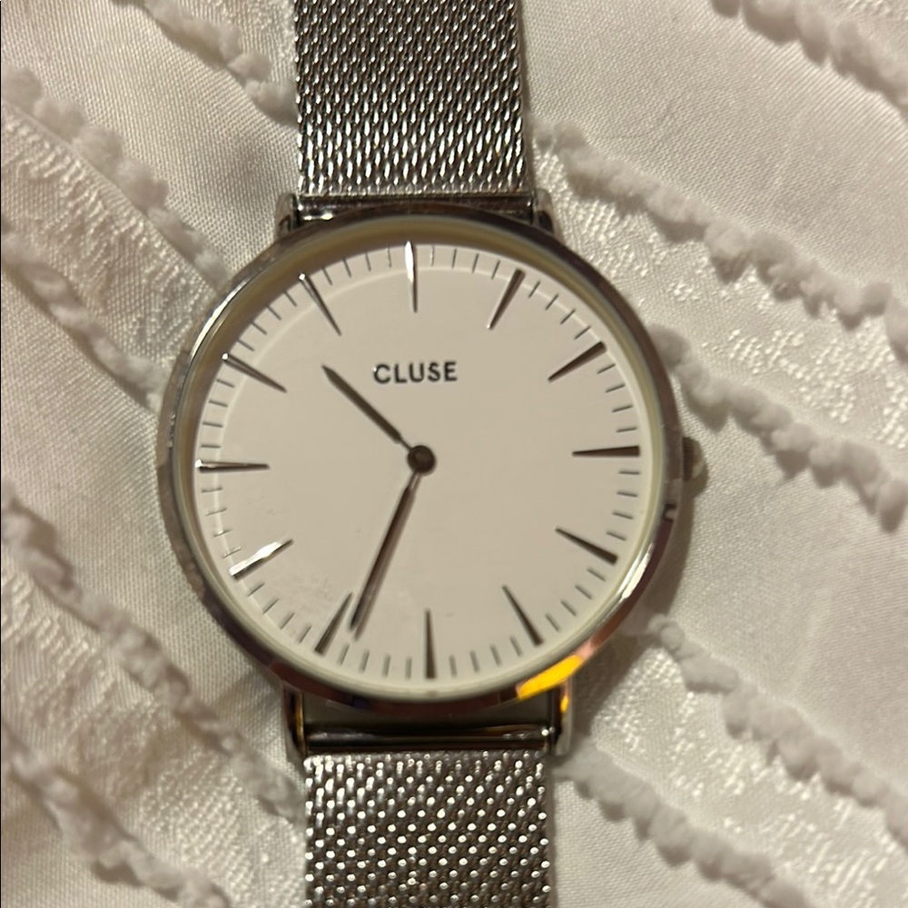 Silver and White Minimalist Watch with Mesh Strap
